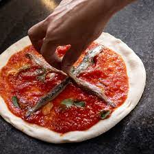 Pizza de Aliche com anchovas e parmesão da Don Mussarelo