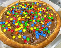 Pizza de Chocolate com M&Ms da Don Mussarelo