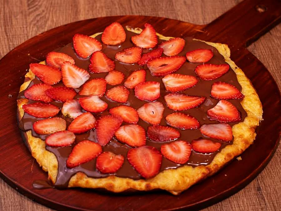 Pizza de Chocolate com Morango da Don Mussarelo