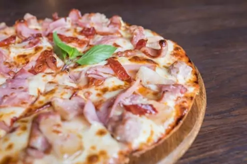 Pizza de Lombo Canadense com cebola da Don Mussarelo