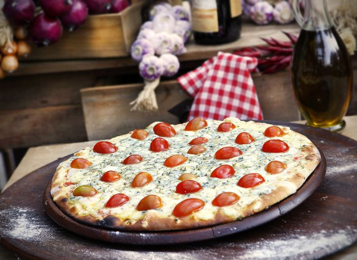 Pizza de Mussarela com Tomate Cereja da Don Mussarelo